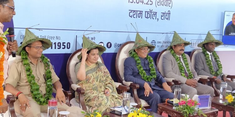 दशम जलप्रपात में लोकतंत्र की गूंज! मुख्य चुनाव आयुक्त ज्ञानेश कुमार ने बीएलओ दीदियों को बनाया प्रेरणा स्रोत