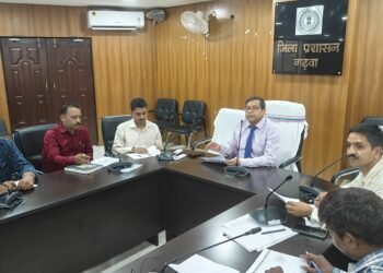 गढ़वा: आवास योजनाओं की प्रगति पर जोर: डीडीसी ने दिए सख्त निर्देश, जानें पूरी जानकारी