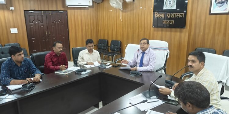 गढ़वा: आवास योजनाओं की प्रगति पर जोर: डीडीसी ने दिए सख्त निर्देश, जानें पूरी जानकारी