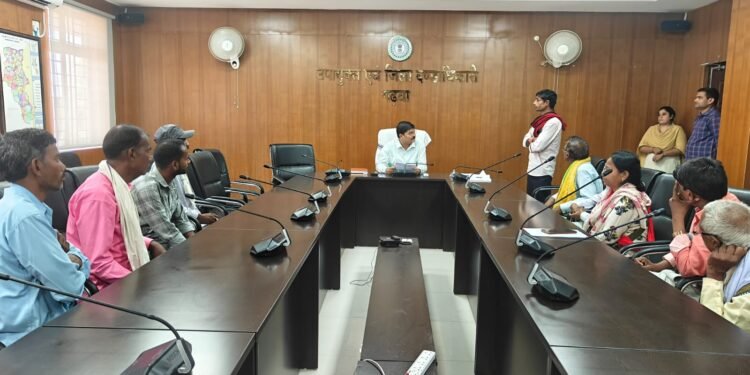गढ़वा: जनता दरबार: उपायुक्त ने सुनी फरियाद, समस्याओं के समाधान हेतु दिए निर्देश