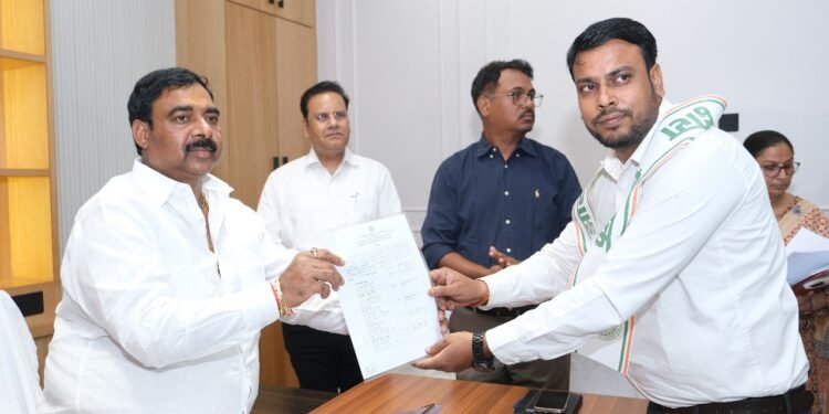 युवाओं के लिए सुनहरा अवसर! नव चयनित प्रशिक्षण अधिकारियों को मिला नियुक्ति पत्र