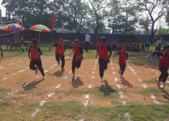 रामगढ़ के भुरकुंडा में श्री अग्रसेन स्कूल ने विश्व एथलेटिक्स दिवस पर आयोजित की दौड़, कूद और फेंक स्पर्धाएं, बच्चों ने दिखाया जोश।