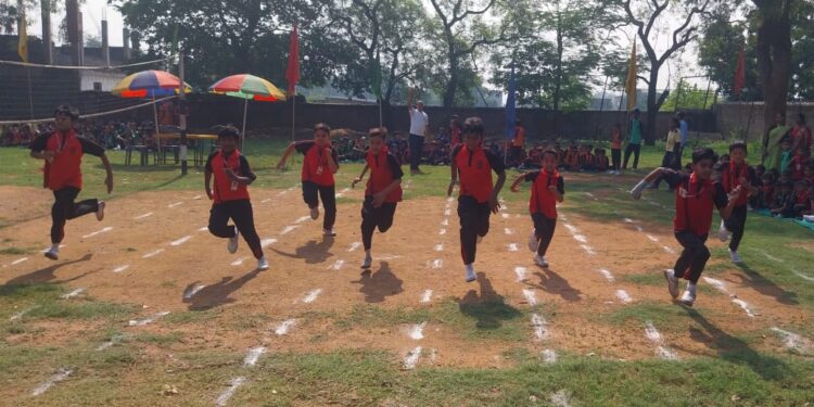 रामगढ़ के भुरकुंडा में श्री अग्रसेन स्कूल ने विश्व एथलेटिक्स दिवस पर आयोजित की दौड़, कूद और फेंक स्पर्धाएं, बच्चों ने दिखाया जोश।