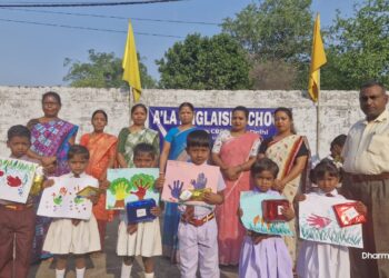 रामगढ़ के ए’ला एंग्लाइज विद्यालय में नर्सरी, एल.के.जी., यू.के.जी. के बच्चों ने हस्तकला में दिखाई प्रतिभा, प्राचार्य विजयंत कुमार ने बढ़ाया हौसला।