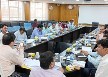 उपायुक्त की अध्यक्षता में गढ़वा में विकास योजनाओं की समीक्षा—लंबित कार्यों को पूर्ण करने के निर्देश!