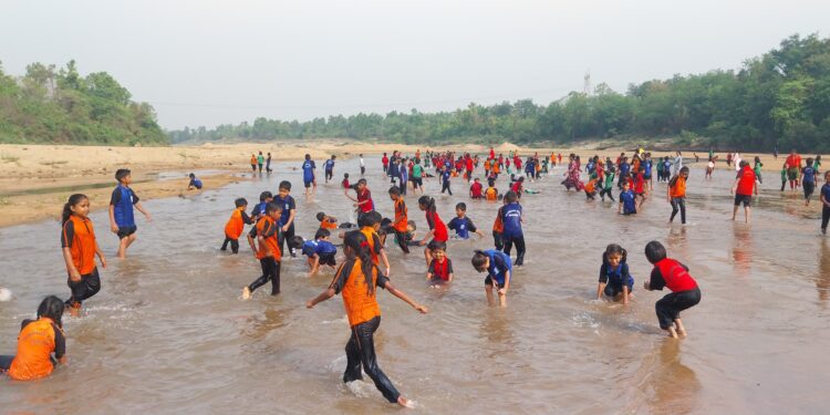 श्री अग्रसेन स्कूल भुरकुंडा का समर कैंप धमाल: दामोदर पिकनिक स्पॉट पर बच्चों ने की मस्ती, सीखे नए हुनर!