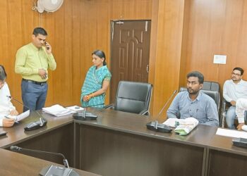 गढ़वा: उपायुक्त ने जनता दरबार में सुनी आम जनता की समस्याएं— मौके पर दिए त्वरित समाधान के निर्देश!