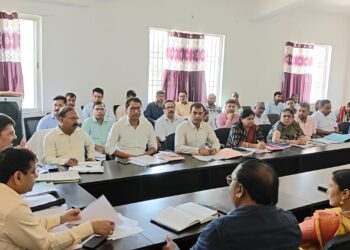 गढ़वा: समीक्षात्मक बैठक में उपायुक्त ने दिए निर्देश— सरकारी योजनाओं को पंचायत स्तर पर करें लागू!