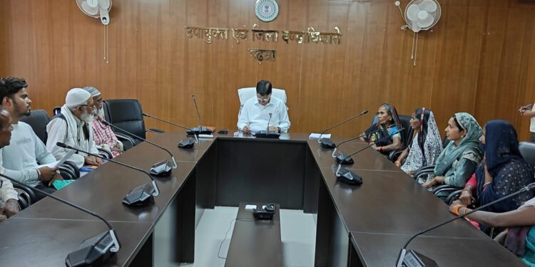 गढ़वा: जनता दरबार: उपायुक्त ने सुनी जनसमस्याएं, त्वरित समाधान के दिए निर्देश