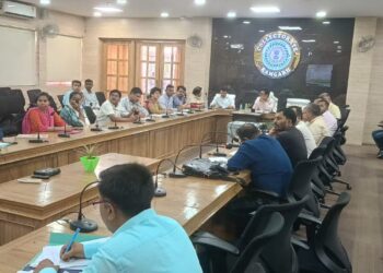 रामगढ़ में स्वास्थ्य सेवाओं पर कड़ा पहरा: उपायुक्त चंदन कुमार की अध्यक्षता में समीक्षा, साफ-सफाई और सुविधाओं पर जोर!