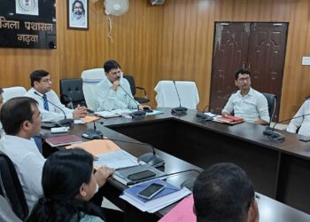 गढ़वा: विकास योजनाओं की समीक्षा: उपायुक्त ने दिए अहम निर्देश