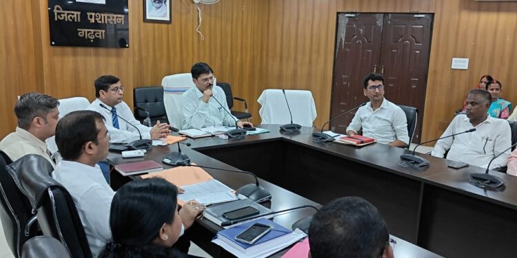 गढ़वा: विकास योजनाओं की समीक्षा: उपायुक्त ने दिए अहम निर्देश