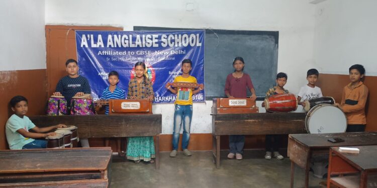 रामगढ़ में ए’ला एंगलाइज विद्यालय की धूम: 4 दिवसीय ग्रीष्मकालीन कैंप में छात्रों ने दिखाया जोश और प्रतिभा!