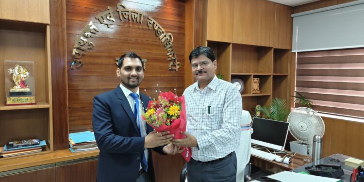 गढ़वा के नए उपायुक्त दिनेश कुमार यादव ने संभाला पदभार: जनकल्याणकारी योजनाओं को मिलेगा नया आयाम!