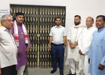 गढ़वा में EVM वेयरहाउस का सख्त निरीक्षण: उपायुक्त दिनेश यादव ने दिए बड़े निर्देश!