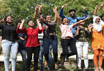 ए’ला एंगलाइज के सितारों ने बिखेरी चमक: CBSE बोर्ड में विज्ञान-वाणिज्य संकाय में वैभव राज और वैभव कुमार का शानदार प्रदर्शन!