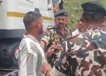 बक्सर में SDM की सड़क पर दबंगई: ट्रक चालक को थप्पड़ मार वायरल वीडियो ने उड़ाया प्रशासन की धज्जियां!