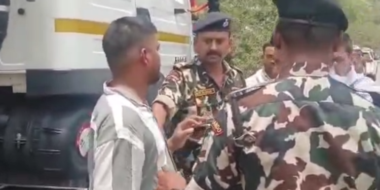 बक्सर में SDM की सड़क पर दबंगई: ट्रक चालक को थप्पड़ मार वायरल वीडियो ने उड़ाया प्रशासन की धज्जियां!