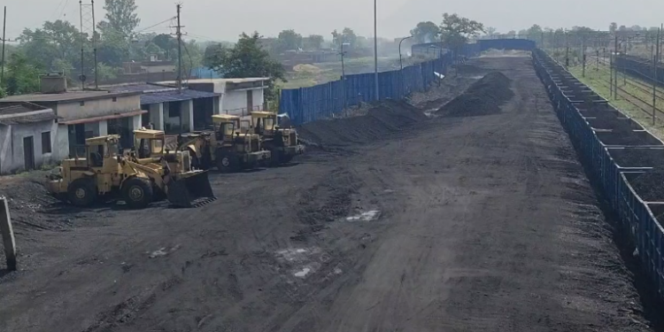 रामगढ़ में CCL कर्मी की ट्रेन से कटकर दर्दनाक मौत: चैनपुर साइडिंग पर हारून मियां की जान गई, ग्रामीणों का हंगामा!