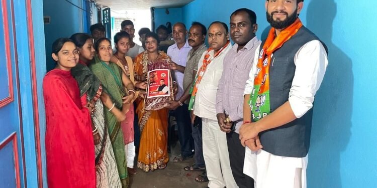 सांसद मनीष जायसवाल का अनमोल उपहार: रामगढ़ की बेटियों को शादी के लिए लहंगा, सपनों को मिला सम्मान!