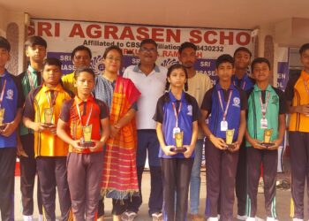 बजरंग दल भुरकुंडा ने बिखेरी रौनक: श्री अग्रसेन स्कूल के स्केटिंग सितारों को रामनवमी शोभायात्रा में शानदार प्रदर्शन के लिए सम्मान!