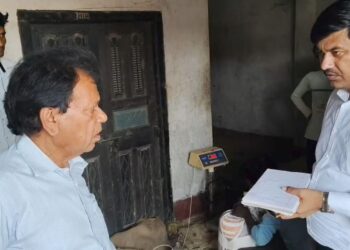 गढ़वाः भ्रष्टाचार पर कड़ा प्रहार: दो राशन दुकानों की अनुज्ञप्ति तत्काल रद्द