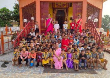 रजरप्पा के नन्हें सितारों का शैक्षणिक भ्रमण: मंदिर दर्शन और अपर्णा वाटिका पार्क में बिखरी बच्चों की खुशियां!