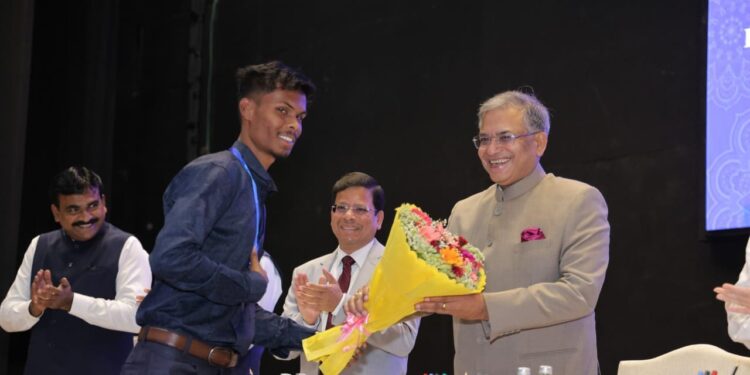 मतदाता सूची की चमक हीरे की तरह बनाए रखने का संकल्प!