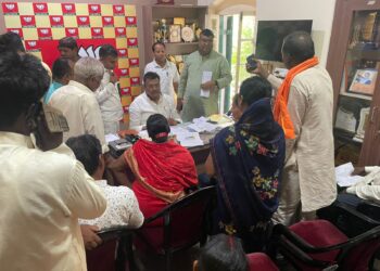 हजारीबाग सांसद मनीष जायसवाल की जनसरोकार पहल: रामगढ़ में जनता दरबार, समस्याओं के समाधान का भरोसा!