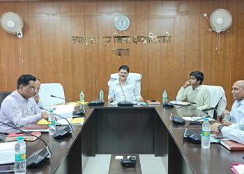 गढ़वा: प्रधानमंत्री जन मन योजना और धरती आबा अभियान की समीक्षा बैठक: समग्र विकास की ओर एक ठोस कदम