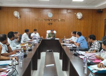 गढ़वा में जनजातीय उत्थान की नई पहल: उपायुक्त दिनेश कुमार यादव ने DA-JGUA और PM-Janman की समीक्षा में दिए बड़े निर्देश!