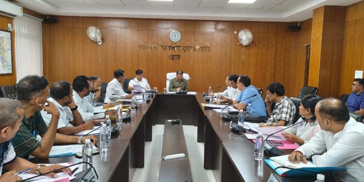 गढ़वा में जनजातीय उत्थान की नई पहल: उपायुक्त दिनेश कुमार यादव ने DA-JGUA और PM-Janman की समीक्षा में दिए बड़े निर्देश!