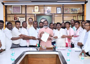 मरांङ बुरू की पुकार: संथाल समाज ने CM हेमन्त सोरेन से मांगा धार्मिक तीर्थ स्थल का संरक्षण, अवैध निर्माण हटाने की उठी मांग!