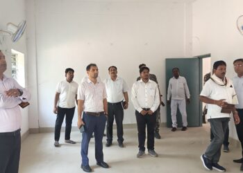 रंका में प्रशासन की सख्ती: उपायुक्त दिनेश यादव ने स्वास्थ्य और प्रखंड कार्यालयों का किया औचक निरीक्षण!