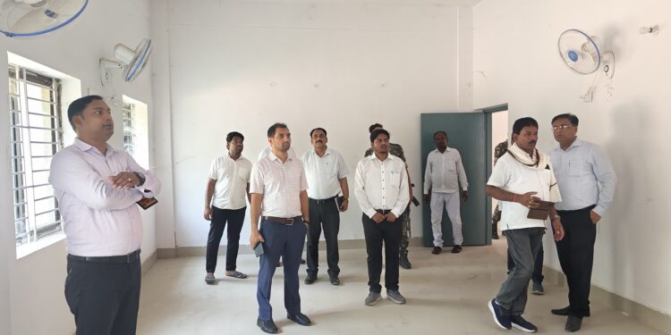 रंका में प्रशासन की सख्ती: उपायुक्त दिनेश यादव ने स्वास्थ्य और प्रखंड कार्यालयों का किया औचक निरीक्षण!