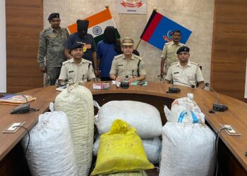 रामगढ़ पुलिस की बड़ी कामयाबी: NH-33 पर मांडू में 128.7 KG डोडा लदा मिनी ट्रक पकड़ा, तस्कर फरार!