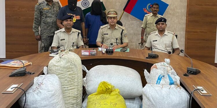 रामगढ़ पुलिस की बड़ी कामयाबी: NH-33 पर मांडू में 128.7 KG डोडा लदा मिनी ट्रक पकड़ा, तस्कर फरार!