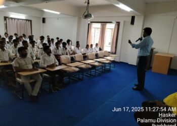 गढ़वा में जनता की पुकार: उपायुक्त दिनेश यादव ने जनता दरबार में सुनी समस्याएं, त्वरित समाधान के दिए आदेश!