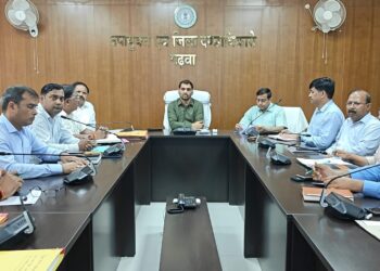 गढ़वा में राजस्व मामलों की कड़ी समीक्षा: उपायुक्त ने दिए कठोर कार्रवाई के निर्देश, समयबद्ध निष्पादन पर जोर!