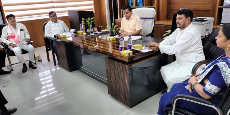 गढ़वा में कृषि और उद्योग को बढ़ावा: जिला परिषद की बैठक में किसानों के लिए योजनाओं पर जोर, दिए गए कड़े निर्देश!