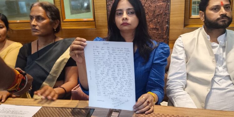 रामगढ़ में इंसाफ की जंग: श्वेता सिंह बोलीं- “भाई की मौत का दुख झेला, अब मुझ पर झूठा आरोप!