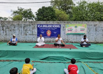 योग से आत्मबल: रामगढ़ के ए’ ला एंगलाइज विद्यालय में 11वां अंतरराष्ट्रीय योग दिवस धूमधाम से मनाया गया!