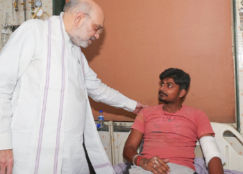 मौत के मंजर से बचा बेगूसराय का रितेश: अहमदाबाद विमान हादसे में मेडिकल छात्र की आपबीती, अमित शाह ने जाना हाल!