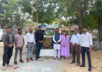 रामगढ़ की जीत का जश्न: धनंजय कुमार पुटूस ने पुराने सदर अस्पताल के नए भवन निर्माण पर बांटी मिठाइयां!