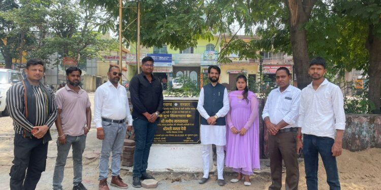 रामगढ़ की जीत का जश्न: धनंजय कुमार पुटूस ने पुराने सदर अस्पताल के नए भवन निर्माण पर बांटी मिठाइयां!