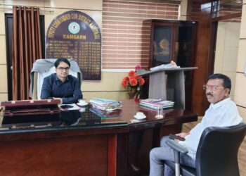 रामगढ़ में नई शुरुआत: उपायुक्त फैज अक अहमद से विधायक रोशन लाल चौधरी की भेंट, विकास पर सकारात्मक चर्चा!