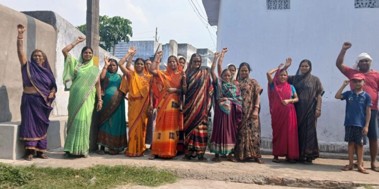 रामगढ़: पानी की आस में बेकरार वार्ड 7: 17 करोड़ की जलापूर्ति योजना के अधूरे काम पर भाकपा माले और ग्रामीणों का हल्ला बोल!