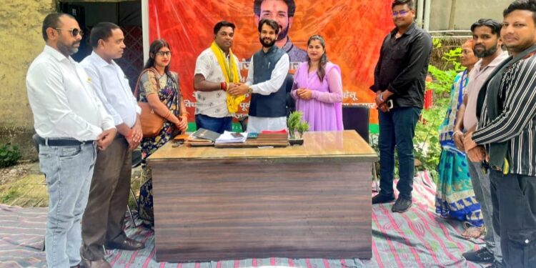 रामगढ़ का गर्व: अधिवक्ता राजेन्द्र कुमार को पीएचडी उपाधि पर रामगढ़ बचाओ संघर्ष समिति ने किया भव्य सम्मान!