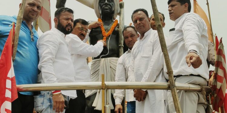 धरती आबा की अमर गाथा: भुरकुंडा में भगवान बिरसा मुंडा के बलिदान दिवस पर भावपूर्ण श्रद्धांजलि!