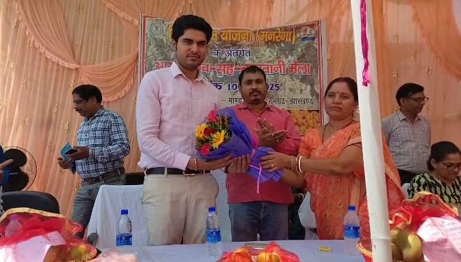 आम उत्सव में अव्यवस्था का तांडव: कुजू में बिरसा ग्राम योजना मेले में लूटपाट, ग्रामीणों का गुस्सा फूटा!